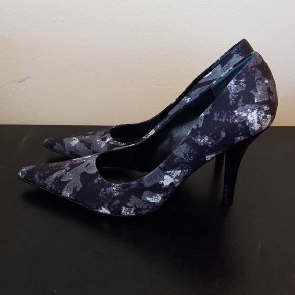 Nine West Blue Camouflage Heels 👠 - Picture 2 of 7